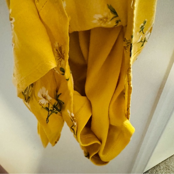 Clad and Cloth Yellow Pastel Floral Daisy Romper Summer Cottagecore Vacation - Picture 7 of 10